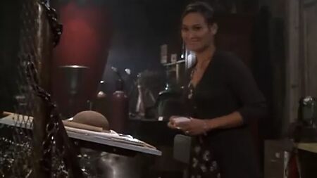 Tia Carrere - La moglie del mio insegnante (1999) Milf e ragazzo