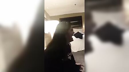 Voce in urdu, Pakistan, Baba G, Sialkot, ragazza su TikTok, seno sexy