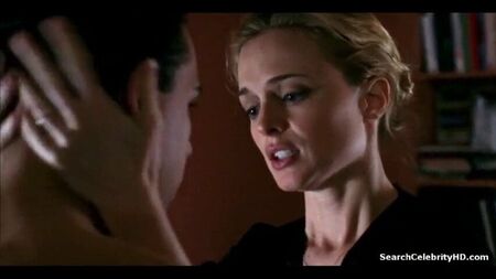 Heather Graham si fa scopare con forza da dietro