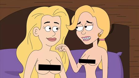 Brickleberry - Ethel Anderson e Amber si baciano