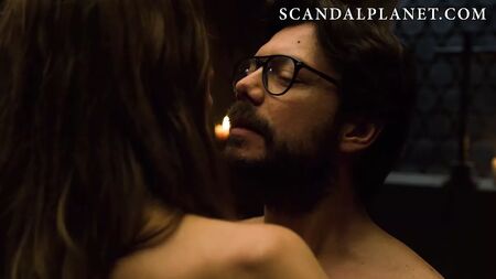 Raccolta di foto di nudo e scene di sesso di Itziar Ituno su ScandalPlanet.Com