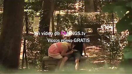 La studentessa Alba vuole scopare con uno sconosciuto al parco