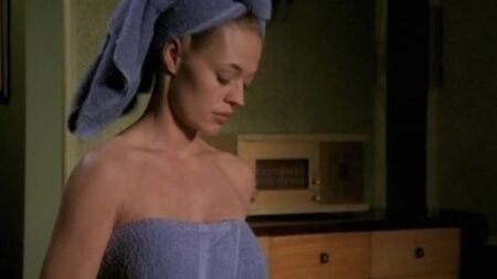Jeri Ryan - ''Dark Skies'' Stagione 1, Episodio 17