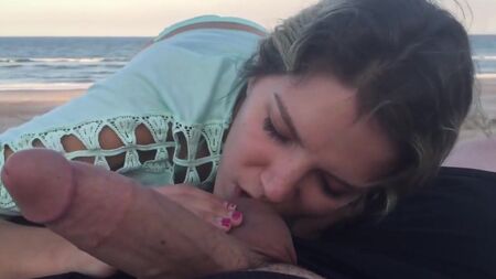 Una brava puttana che succhia un cazzo a Nags Head, Carolina del Nord