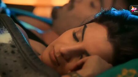 Anveshi Jain – Attrice indiana in una scena piccante