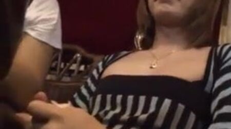 Un ladyboy viene in un ristorante