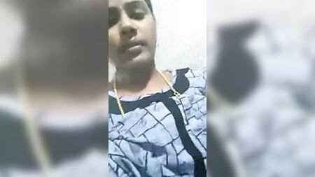 Il seno e la figa della zia tamil