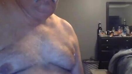 Lo spettacolo del nonno in webcam