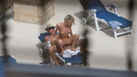 Voyeur - Scopata sulla terrazza solarium