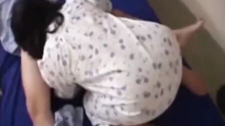 Una madre giapponese BBW e non suo figlio