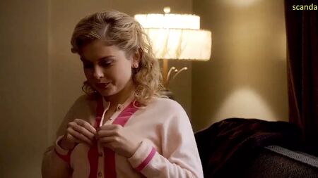 Rose McIver a seno nudo nella serie "Masters of Sex"