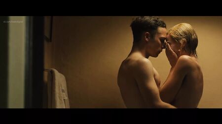 Margot Robbie, Dreamland, scena di sesso nuda