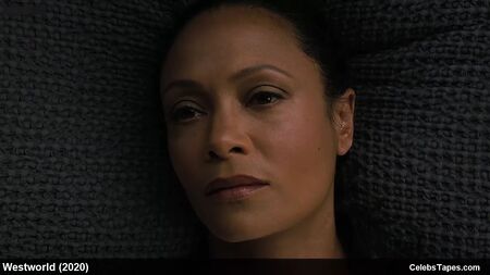 Le scene di nudo integrale di Thandie Newton in *Westworld*