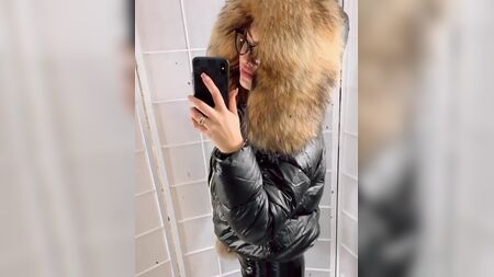 La signorina Fur con un piumino lucido
