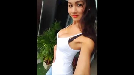 Una ladyboy carina
