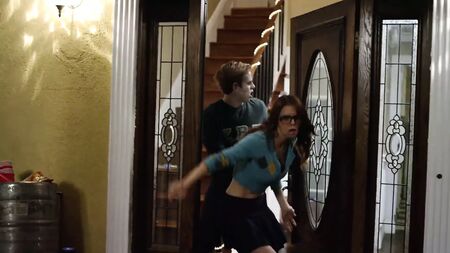 La studentessa e lo zombie Stner - Scene di nudo