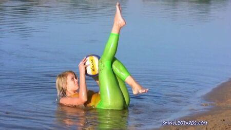 Body e leggings lucidi e bagnati
