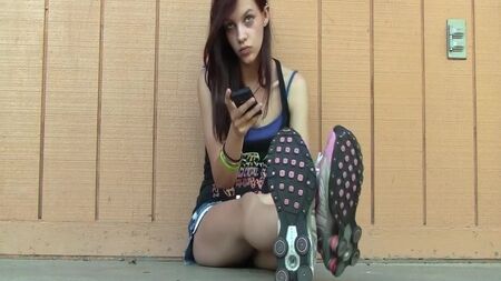Jessi con le Nike Shox: gioco con le scarpe, gioco con le sneakers