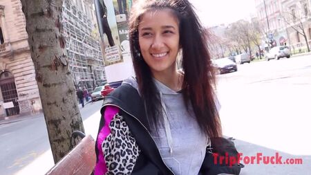 Un'altra sborrata dentro per una ragazza con le tette grandi