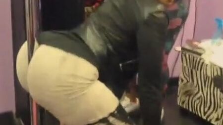 Deelishis: balli troppo da far tremare i pantaloni