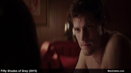 L'attore famoso Jamie Dornan a torso nudo e scene sexy del film