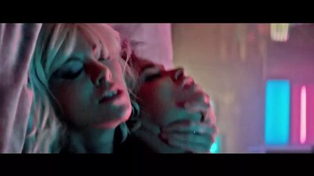 Charlize Theron: scene di sesso lesbico in «Atomic Blonde» su ScandalPlanet.Com