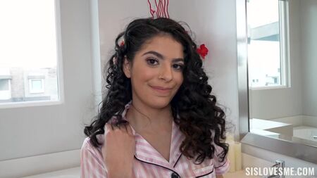 SisLovesMe TeamSkeet Angel Gostosa - Finiamo quello che iniziamo Capelli neri, Pompino, Cowgirl, Sborra nei capelli