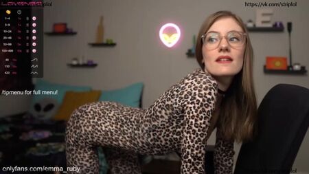 Emma_Ruby's Cam - * Suggerimento per farmi SOMMARE * 555=BENESSERE NUDO * 1111=SOMMARE SUBITO * #lovense #petite #natural #young 2022-03-18 15:40:21