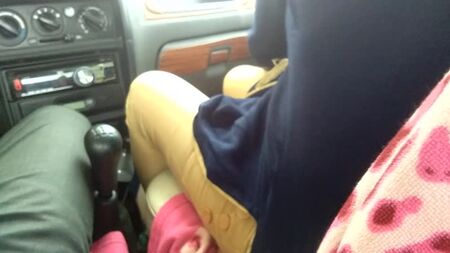 Sorella indiana fa sesso con la cugina in auto Sesso pubblico rischioso all'aperto
