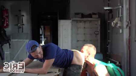 [EricVideos] Arato e caricato in un treno
