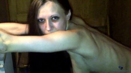Felice marito russo filma la moglie magra mentre viene scopata nella vasca da bagno in tutti i buchi (porno russo pompino anale sexwife pornoanal )