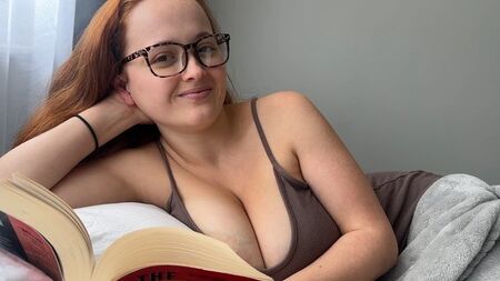 La matrigna che allatta si concede al figliastro