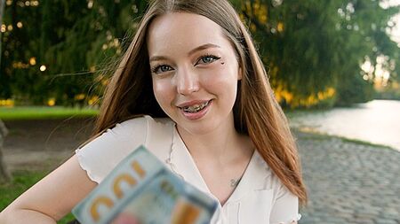 Per soldi sì! Ho comprato sesso con uno straniero di 18 anni