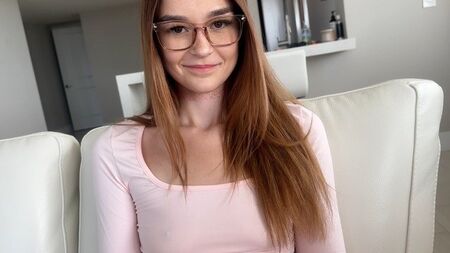 Insegnare sesso alla sorellastra di 18 anni