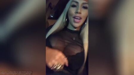 Una compilazione di storie Instagram e Snapchat di Juju Ferrari scattate il 2017-08-19