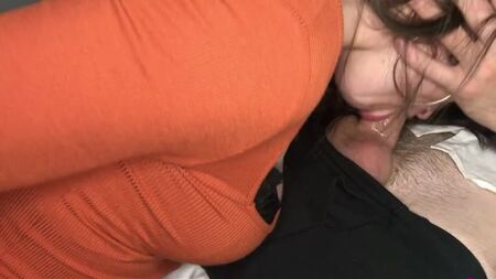 UNREAL THROAT FUCKING - Ridicolo deepthroat da una sexy puttana di Instagram POV