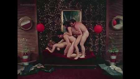 Ulrike Butz nuda - Muschimaus mag's grad heraus (Jagdzeit fur Naschkatzen, Le Sexe infernal, 1973) HD 720p Guarda online
