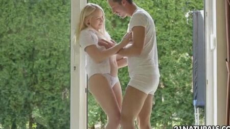 Bellissimo sesso delicato con bionda