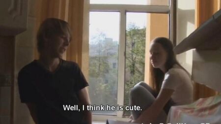 Niente soldi: vendi la tua ragazza a compagno e amico