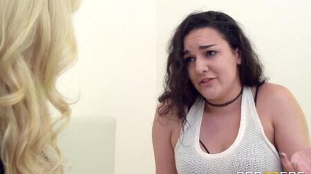 La madre matura ha scopato il ragazzo di sua figlia