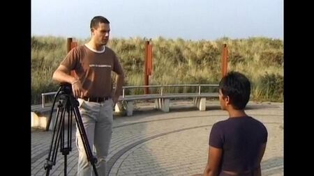 La donna indiana scopa con due uomini