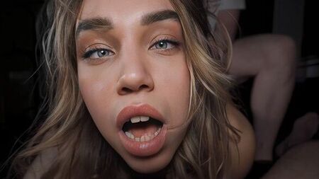Stordito dall'orgasmo fino al punto di tremare