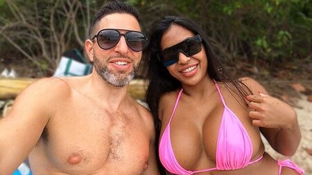 La vacanza è stata un successo: mare, sole, sesso al tramonto
