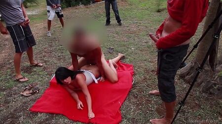 Il picnic si è trasformato in porno
