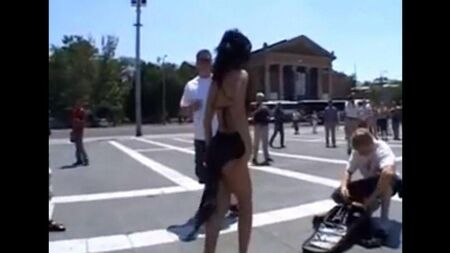 Sesso pubblico con modello