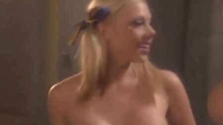 Cheerleader sexy padroneggia lo stesso -sesso amore