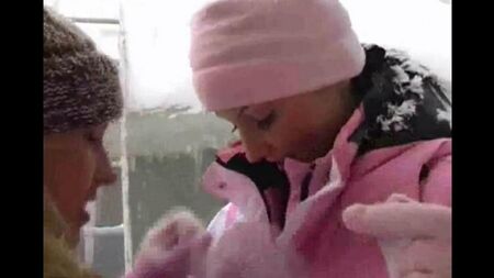 Lesbiche in una fredda giornata invernale