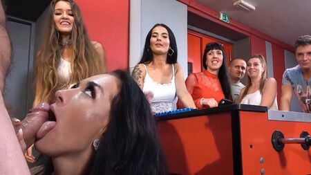Bene, ragazze, che di voi mi delizieranno con un buco oggi?