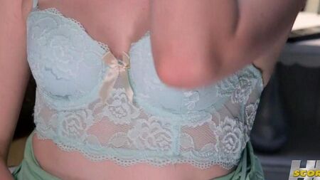 Spinge le dita nella figa