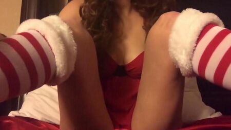 Masturbazione domestica di Capodanno con un dildo